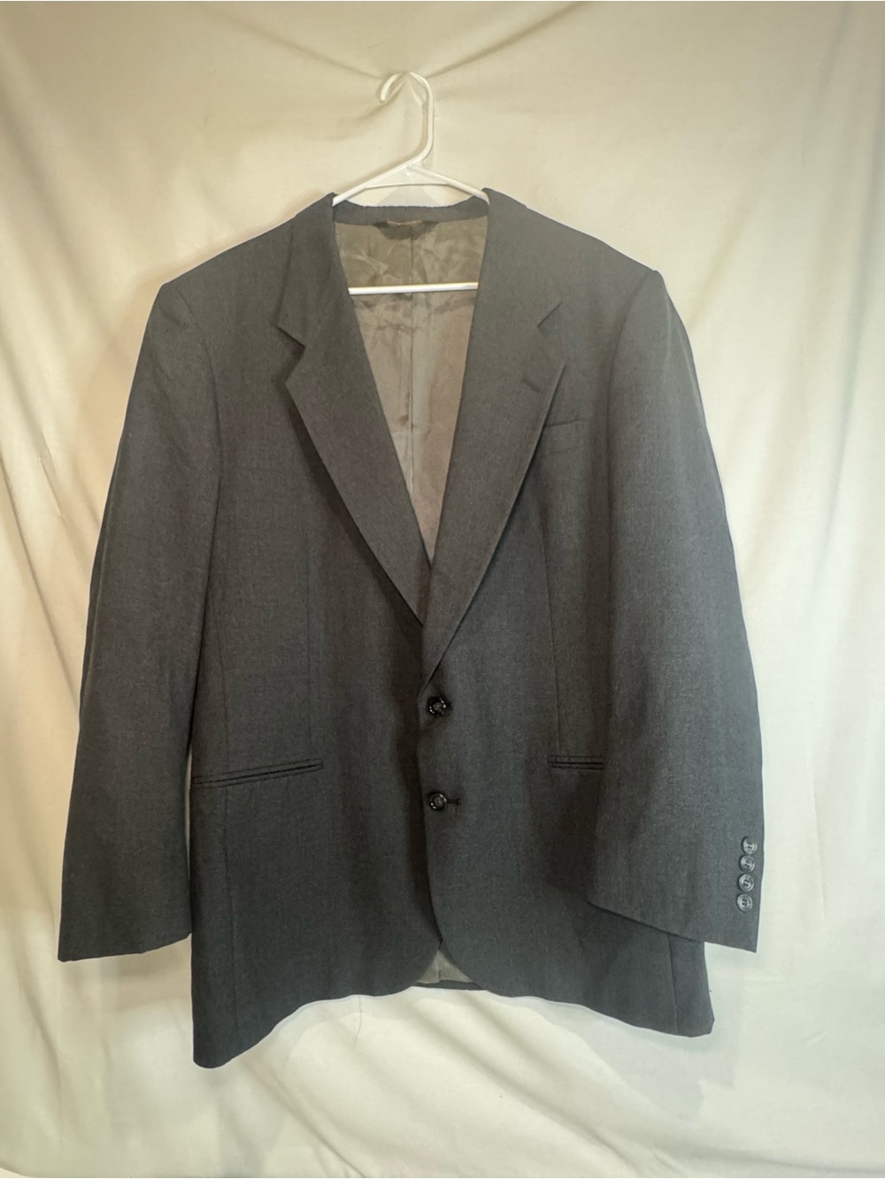 Man‎ in Wool Charcoal Gray Two-Button Blazer
